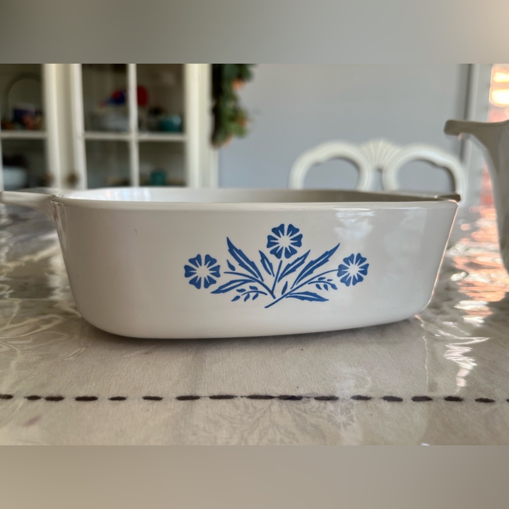 Vintage 1972-79 Blue Cornflower Corningware Pair of Casserole Dishes - Picture 3 of 9